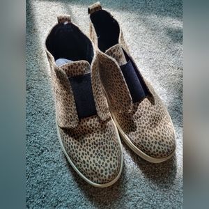 Universal Thread Slip on Sneakers